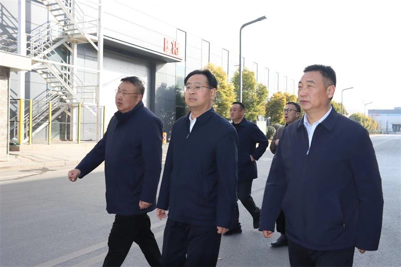 鞏義市委書記、市長(zhǎng)郭程明蒞臨明泰鋁業(yè)慰問一線員工